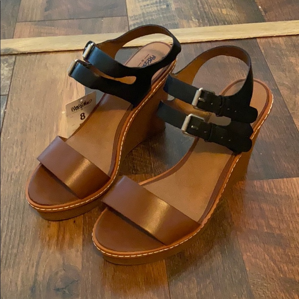 Colorblock brown and black wedges